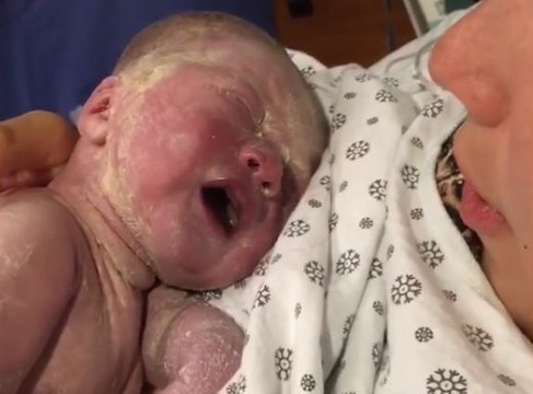 Hilaria Baldwin: Με αυτό το βίντεο ευχήθηκε στον γιο της «Χρόνια πολλά»