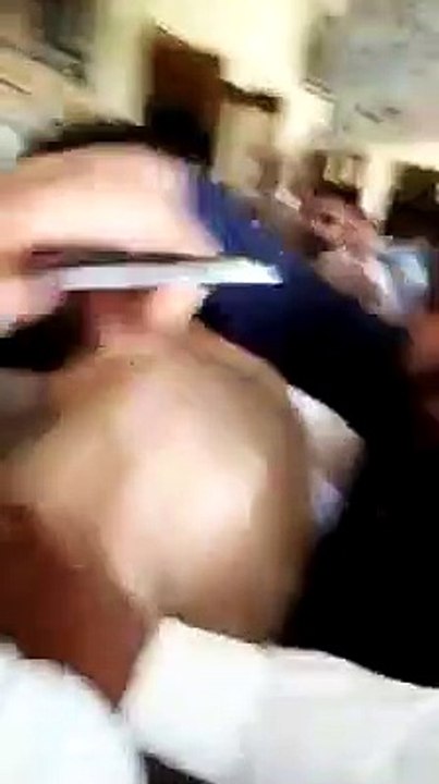 Imran Khan Ke Ghar Per Jahangir Tareen Ko PTI Workers Ne Ghair Lia