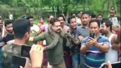 Guardia forestal escapa de estrangulamiento de pitón