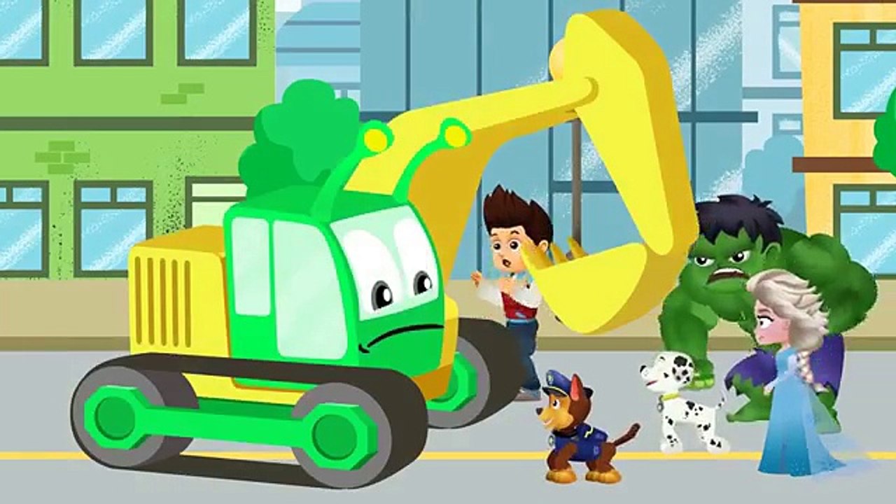 Paw Patrol & Groovy the Martian at SuperZoo - Chase doesn't fell good to open the presents