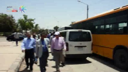 محافظ أسوان يتفقد سيارات النقل الجماعى المجهزة لمواجهة الطوارئ