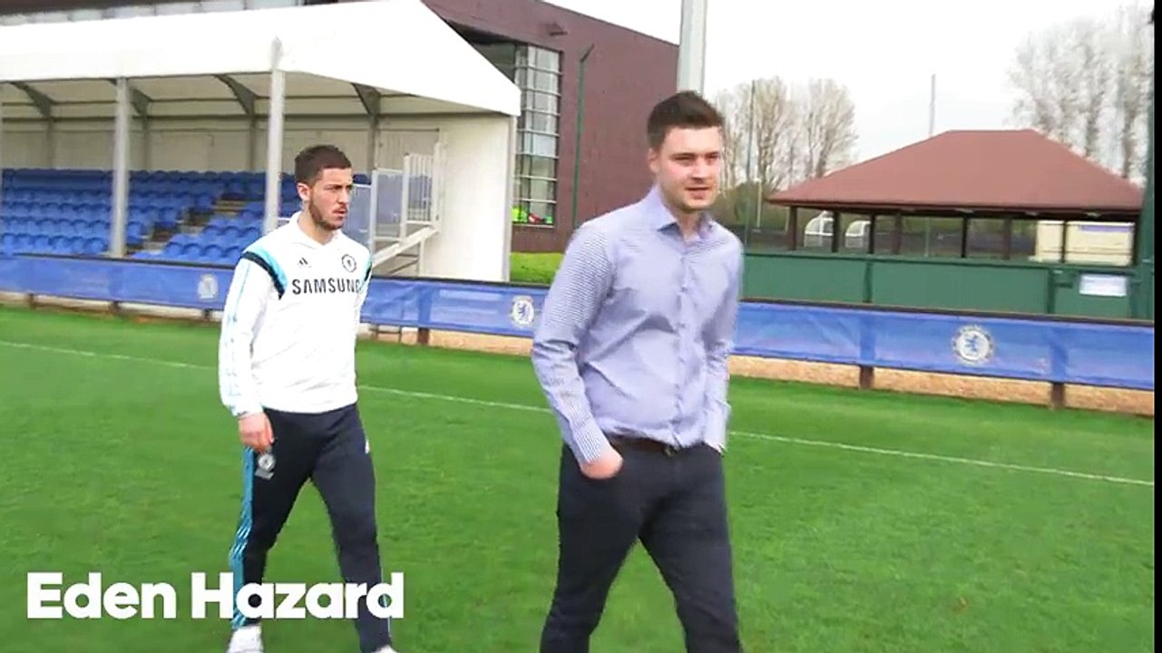 Eden Hazard doing amazing skills with F2Freestylers!