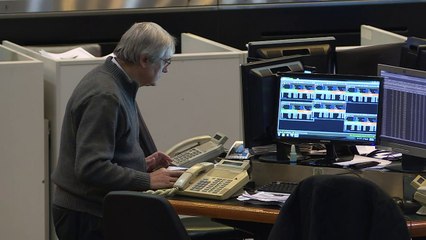 Bolsa Argentina de desploma pero la moneda frena su caída