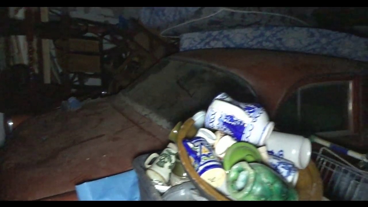 CASA ABANDONADA INTACTA con COCHES CLASICOS ! - Exploracion Urbana Lugares Abandonados en España