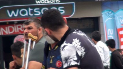 Taksim’de güpegündüz gasp dehşeti kamerada