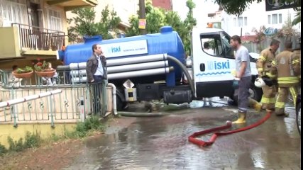 Bakırköy’de Çok Sayıda Evin Bodrum Katını Su Bastı