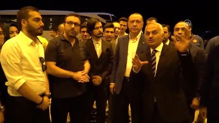 Cumhurbakanı Erdoğan, Hürkuş Uçağına "Hayırlı Olsun" Yazarak İmzasını Attı