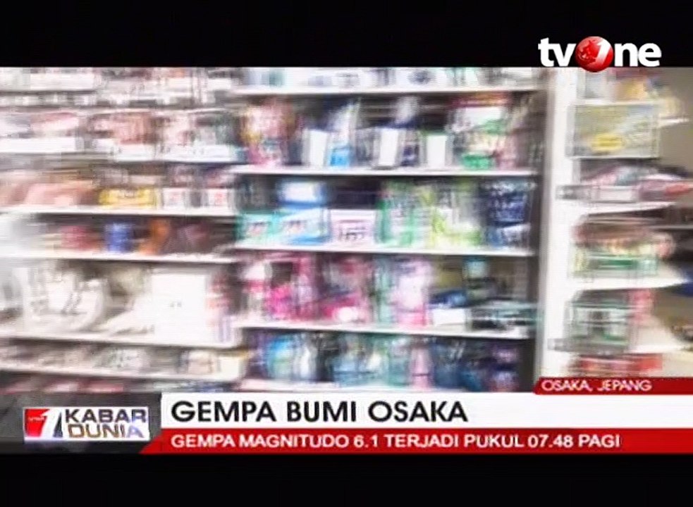 Video Amatir Gempa Mengguncang Osaka