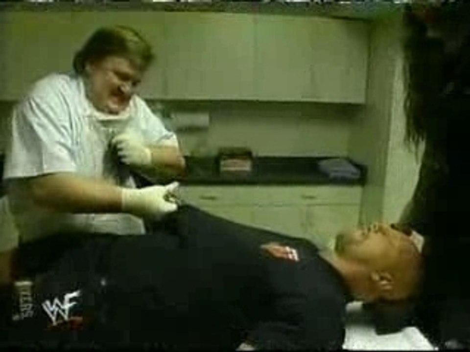 5d Raw Nov 23 1998 - Undertaker & Paul Bearer attempt to emb