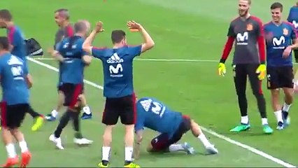 فيديو.. راموس يسخر من رونالدو في تدريبات إسبانيا