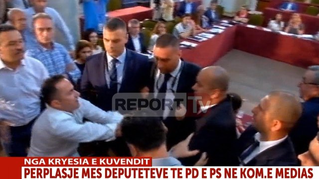 Plas sherri tek Media/Salianji përplaset fizikisht me punonjësit e Gardës