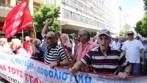 Yunanistan'da emeklilerden 'kemer sıkma' protestosu - ATİNA