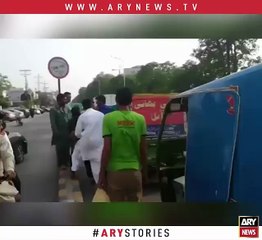 People Badly Beaten A Man For Misbehaving Girl In Gullberg Lahore