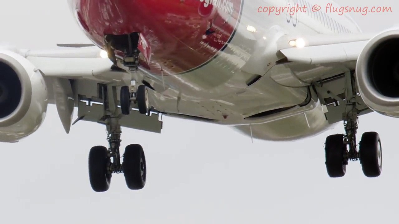 Des pneus éclatent lors d'un atterrissage d'un Boeing 737