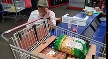 Un ciudadano encara a alcalde de Masaya mientras este hacía compras en un supermercado de Managua. Video Cortesía: