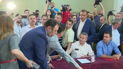 DEGJENERON KOMISIONI I EDUKIMIT DHE MEDIAS, PER SHKAK SE OPOZITA KERKOI LARGIMIN E ERION VELIAJT LAJ