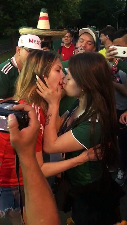 Beso entre mujeres en el Mundial Rusia 2018