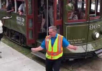 New Orleans Streetcar Driver Boogies in Traffic