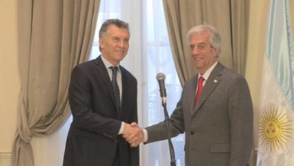 Macri y Vázquez reafirman la hermandad de ambos países en nueva embajada