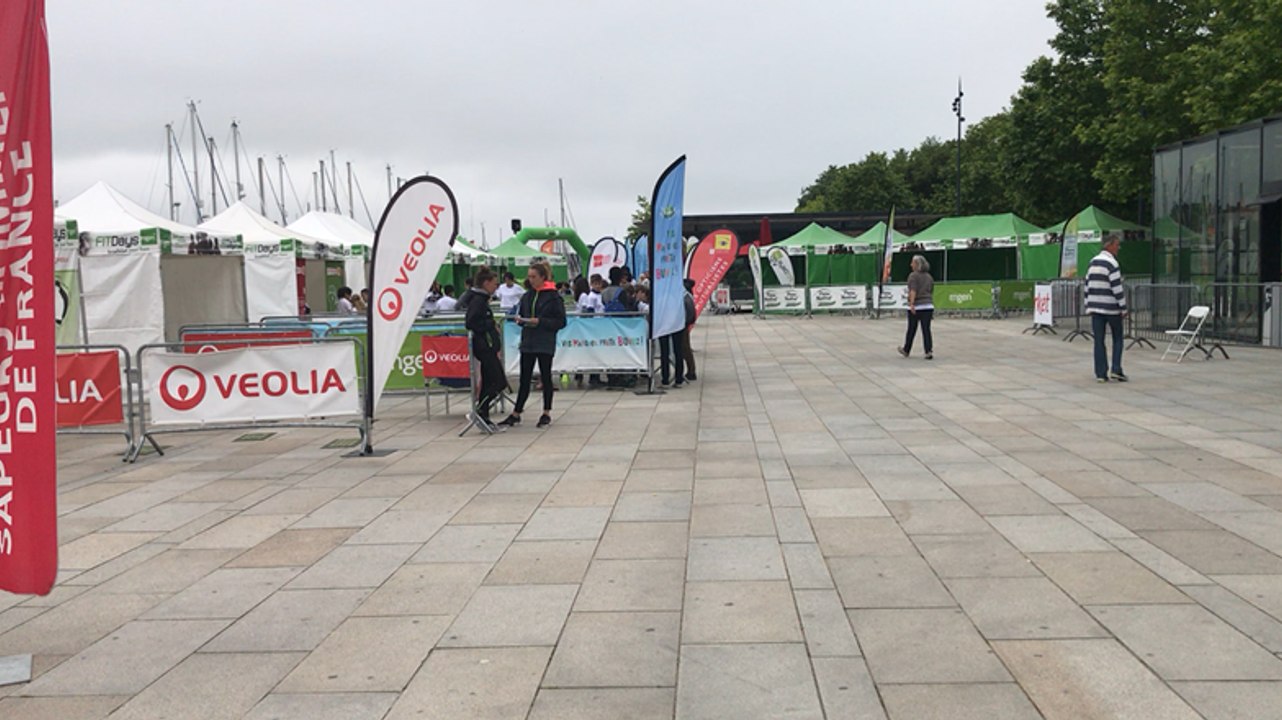 Les jeunes découvrent le triathlon sur le port
