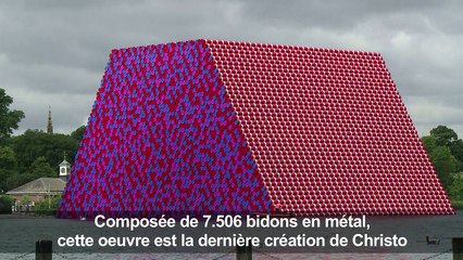 L'artiste Christo empile 7.500 bidons en plein coeur de Londres