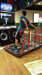 Jeu d'arcade de danse : meilleur joueur du monde ? Impressionnant !