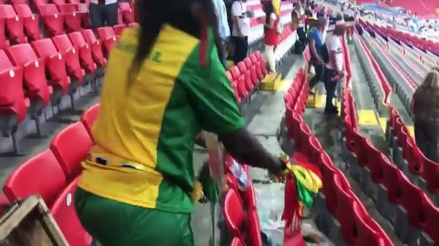 Geste de patriotisme des Senegalais apres le match