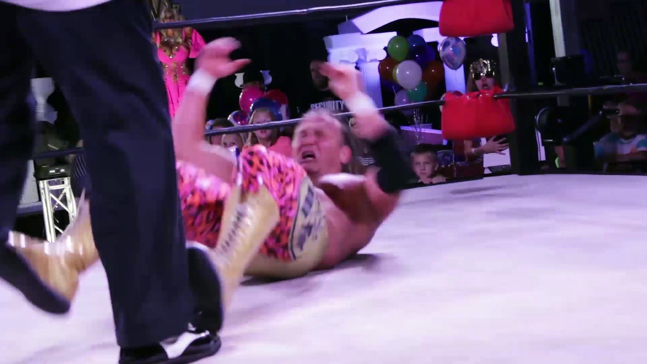 Wrestling - Francisco Ciatso vs. King Shane Williams