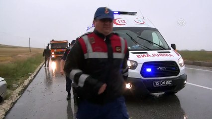 Burdur'da otomobil şarampole devrildi: 5 yaralı