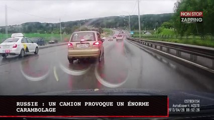 Russie : un camion provoque un énorme carambolage (vidéo)