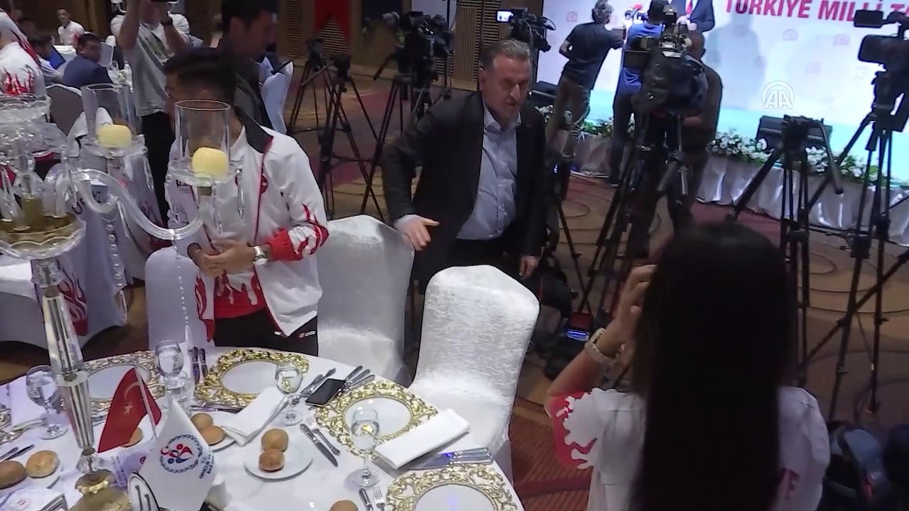 Bakan Bak, Akdeniz Oyunları'nda yer alacak sporcularla buluştu - İSTANBUL