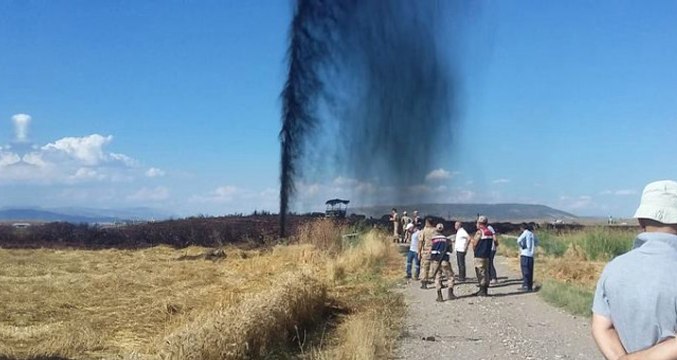 Kahramanmaraş'ta Petrol Boru Hattı Patlayınca Binlerce Litre Petrol Metrelerce Yükseğe Fışkırdı!