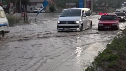 Karabük'te Yollar Göle Döndü, Kaya Parçaları Yola Düştü Hd