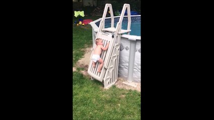 Incroyable : ce bébé parvient à escalader le dispositif de sécurité