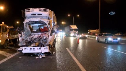 Et Yüklü Kamyon Boya Yüklü Kamyona Arkadan Çarptı: 1 Yaralı