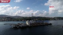 Dünyanın en büyük inşaat gemisi Pioneering Spirit, İstanbul Boğazı’ndan geçti
