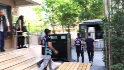 E-5 karayolunda ayaklarıyla motosiklet süren maganda yakalandı