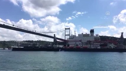 Dünyanın En Büyük İnşaat Gemisi İstanbul Boğazı'ndan Geçiyor (2)