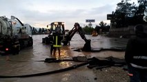 Denizli'de Şiddetli Yağış...Yollar Suya Gömüldü, Denizli-Afyon Yolu Ulaşıma Kapandı