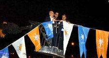 Bakan Fakıbaba, Vince Çıkıp Bayrak ve AK Parti Flaması Astı