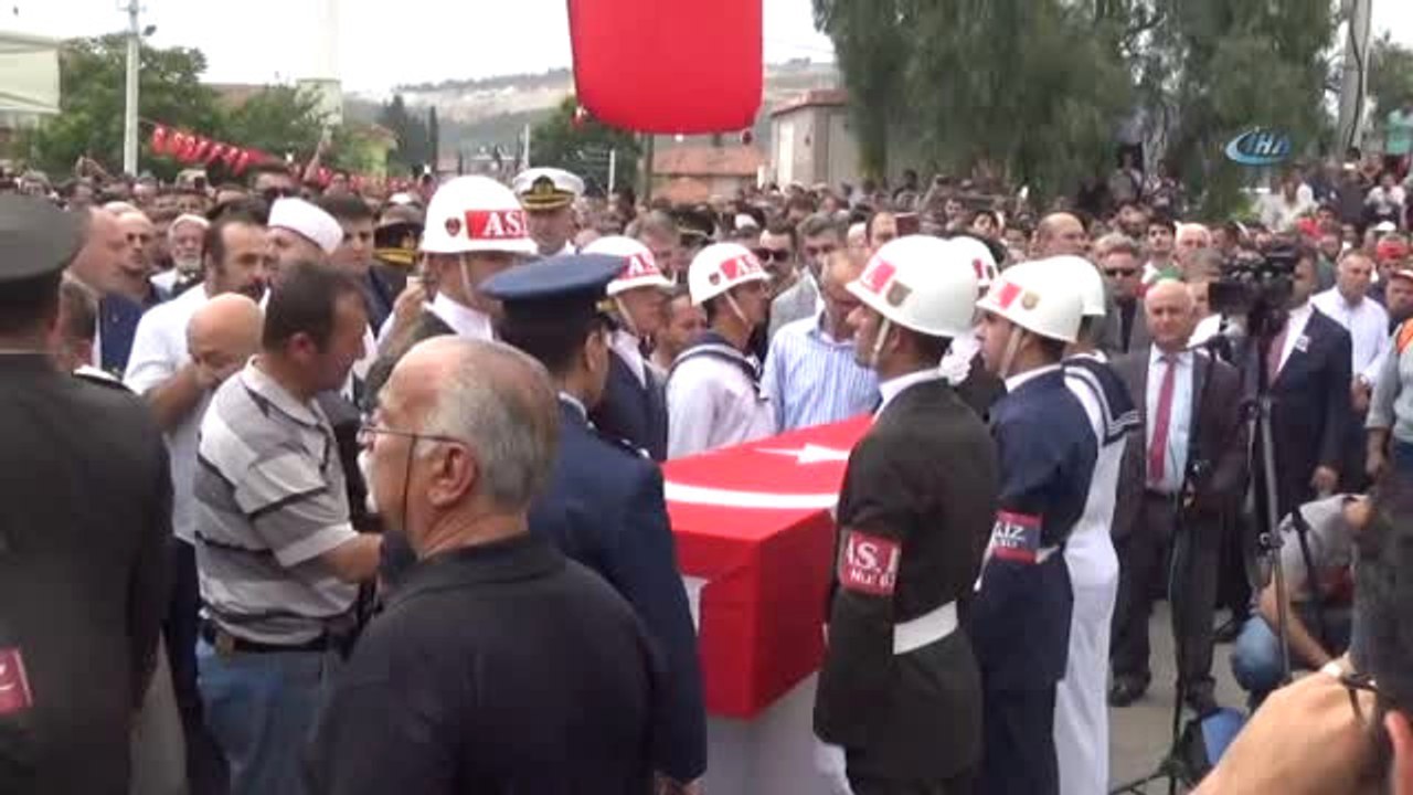 Şehidin Cenazesi Katılan Şehit Yakını: "Şehidim Selam Söyle Kardeşim. Hakkari Çukurca'da Şehit...