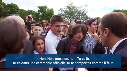 Emmanuel Macron recadre un adolescent