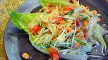 How to Make Thai Papaya Salad - Som Tum ส้มตำ (Thai Food) | หมูหิว Mooheew