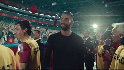 Colombianos usam binóculos para... fazer entrar álcool nos estádios