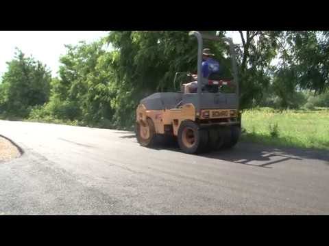 Përfundon shtresa e dytë e asfaltimit të rrugës në fshatin Berjahë - Lajme