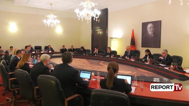 Report Tv - Qeveria ul taksat, bizneset nën 14 mln lekë paguajnë 5% tatim fitim