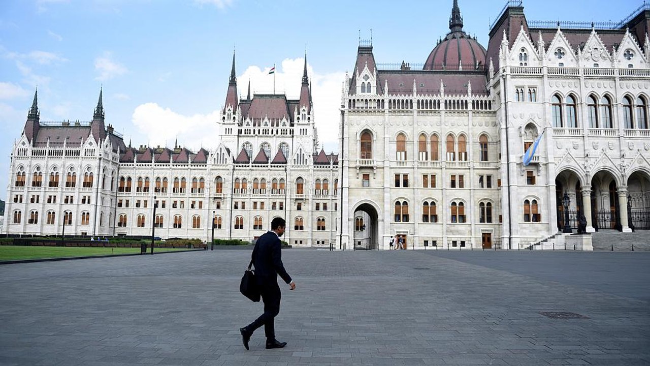 'STOP Soros': Flüchtlingshelfern droht in Ungarn künftig Haft