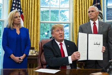 ABD Başkanı Trump, Aileleri Çocukları İle Bir Arada Tutacak Kararnameyi İmzaladı