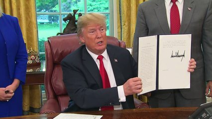 Trump signe un décret pour éviter les séparations de familles