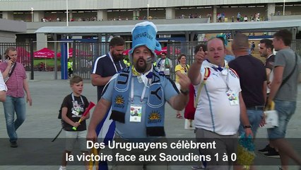 Mondial: des Uruguayens célébrent la victoire face aux Saoudiens